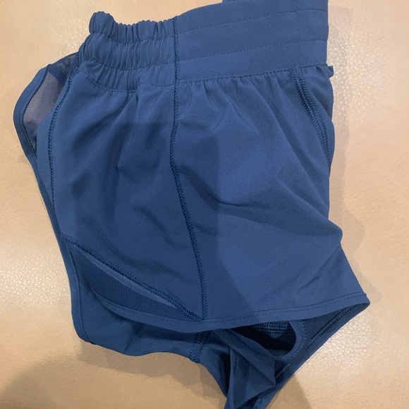 LULULEMON HOTTY HOT SHORTS YAS - Picture 3 of 3